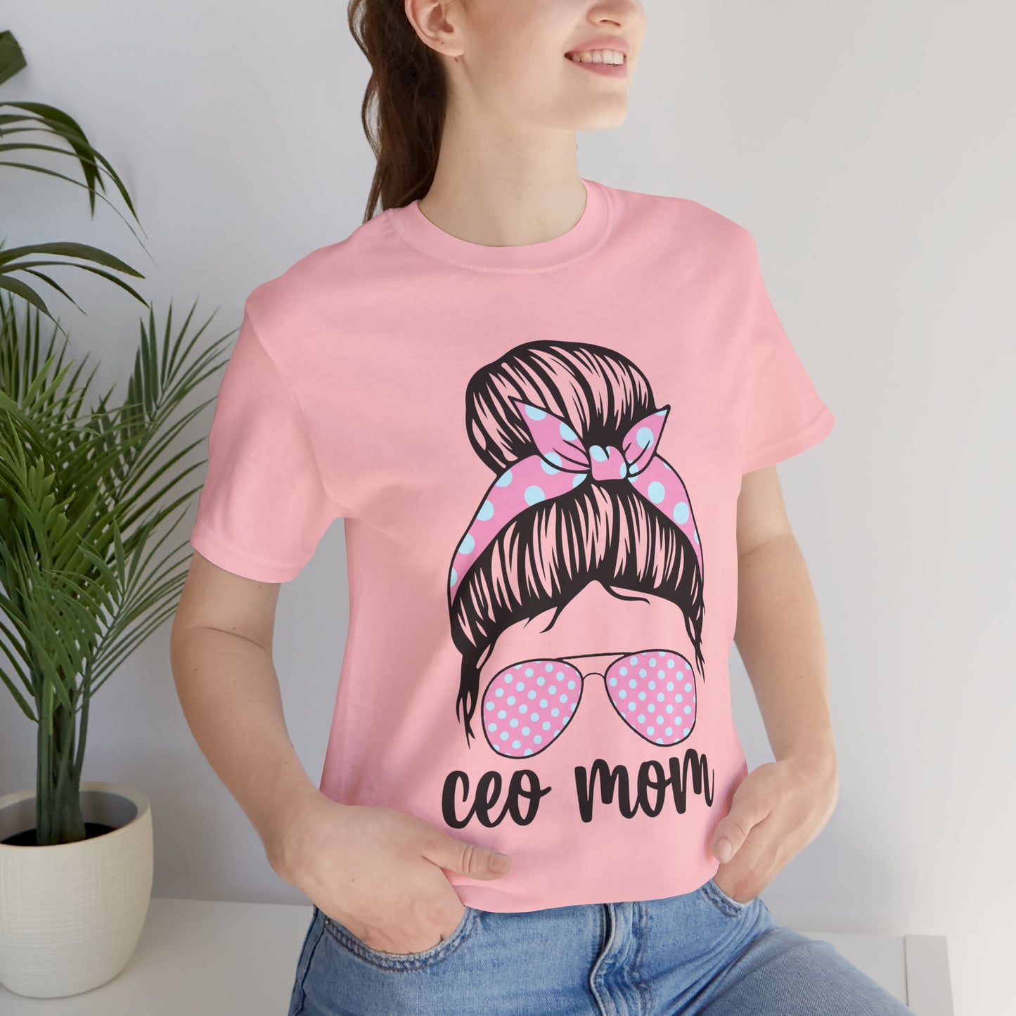 CEO Mom Short Sleeve Tee – Trendy Mom T-Shirt, Gift for Moms, Mother's Day Gift, Casual Shirt, Parenting Apparel