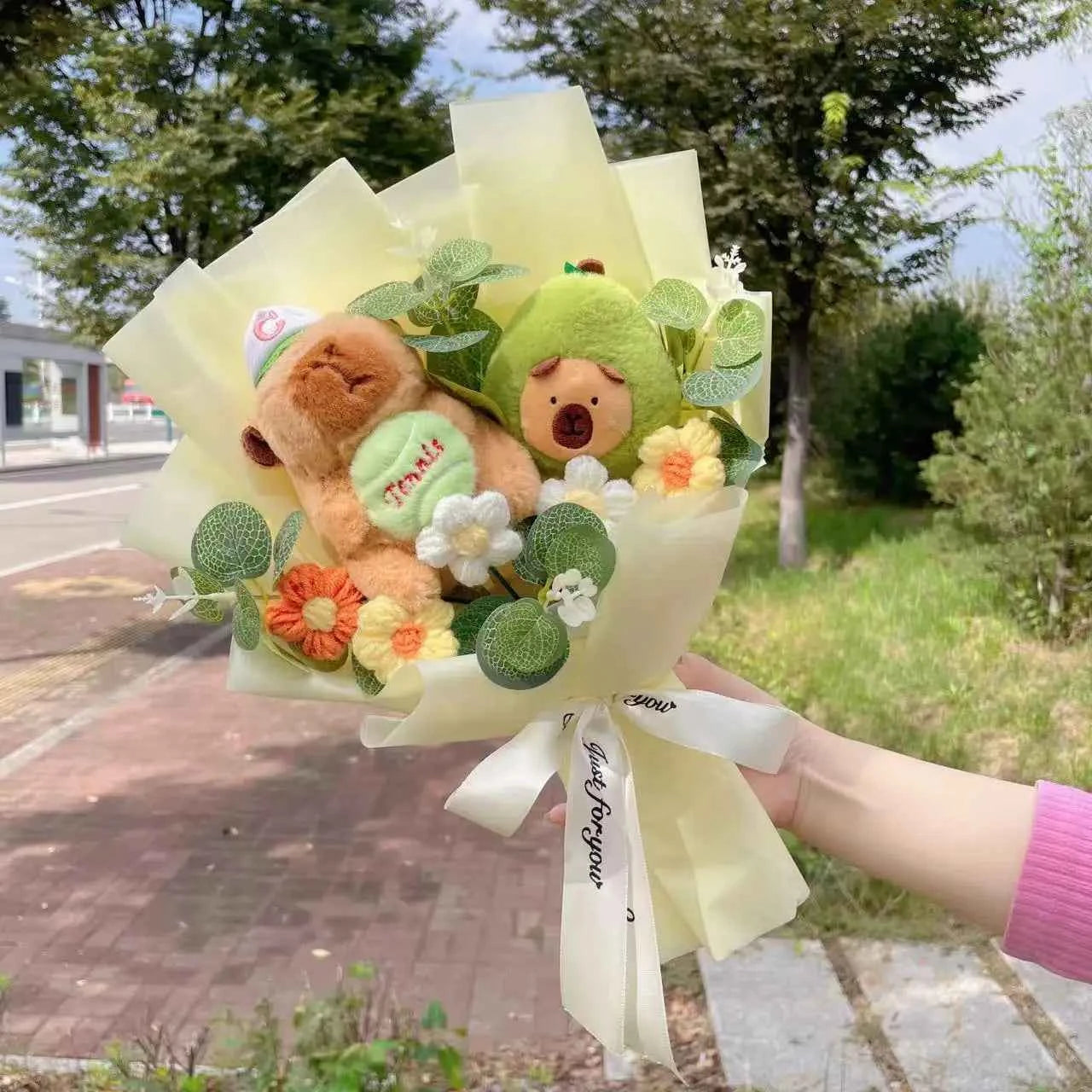 Kawaii Capybara Plush Bouquet (13.8 in) - Crochet Roses/Sunflowers Creative Gift