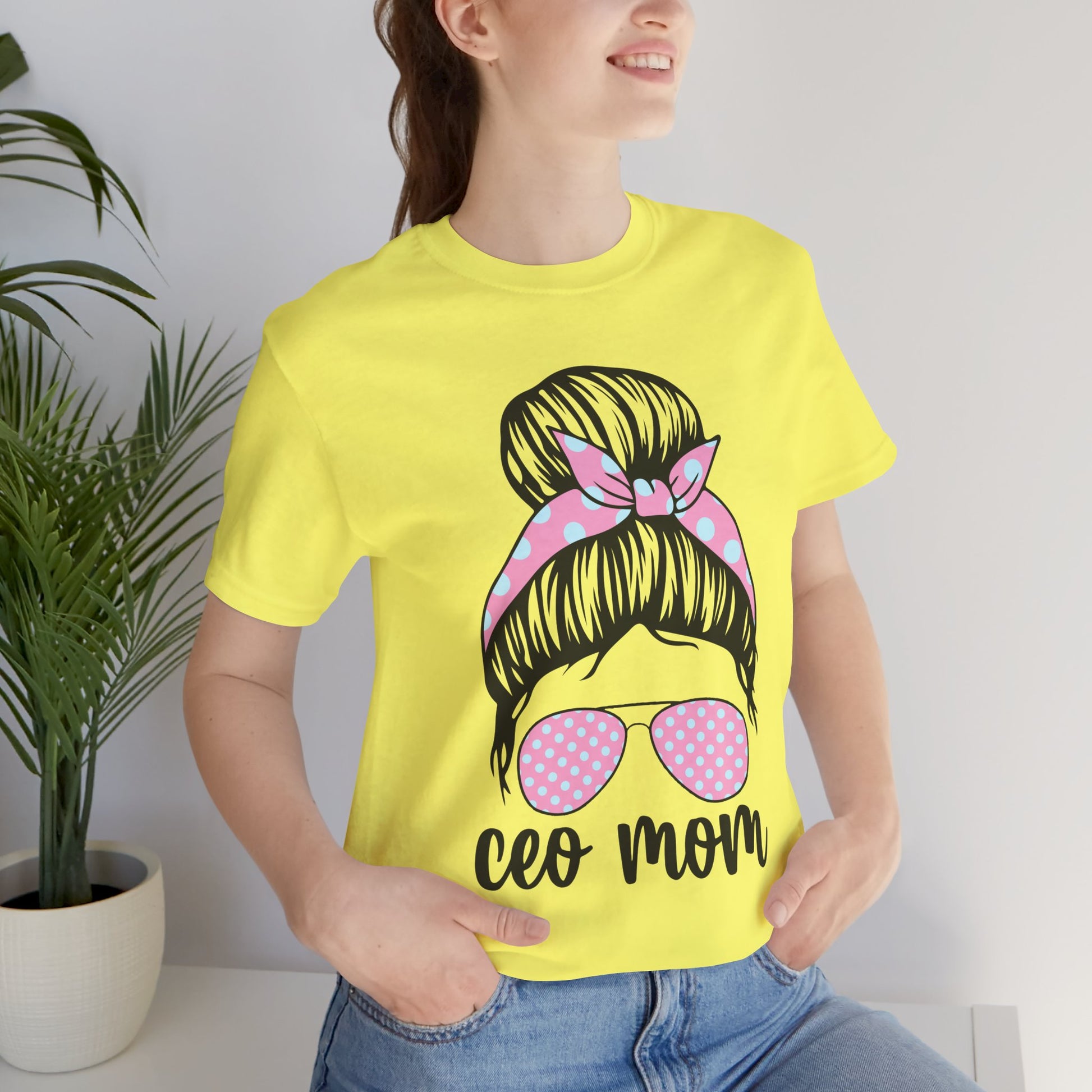 CEO Mom Short Sleeve Tee – Trendy Mom T-Shirt, Gift for Moms, Mother's Day Gift, Casual Shirt, Parenting Apparel