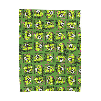 "Amazing" Green Bear Graphic Velveteen Plush Blanket – Soft Throw with "Keep Happy" Quote – Urban Streetwear Home Decor