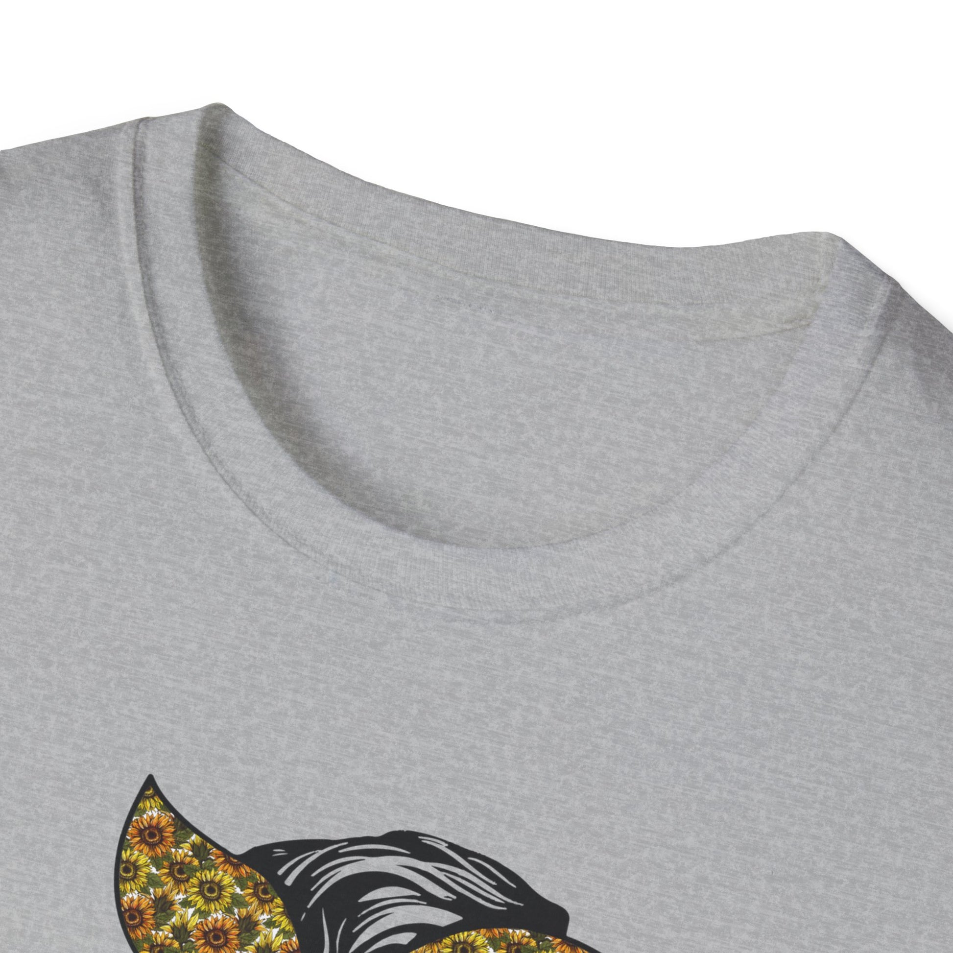 Chic Girl Boss T-Shirt, Empowerment Tee, Gift for Her, Motivational Shirt, Women’s Empowerment Apparel