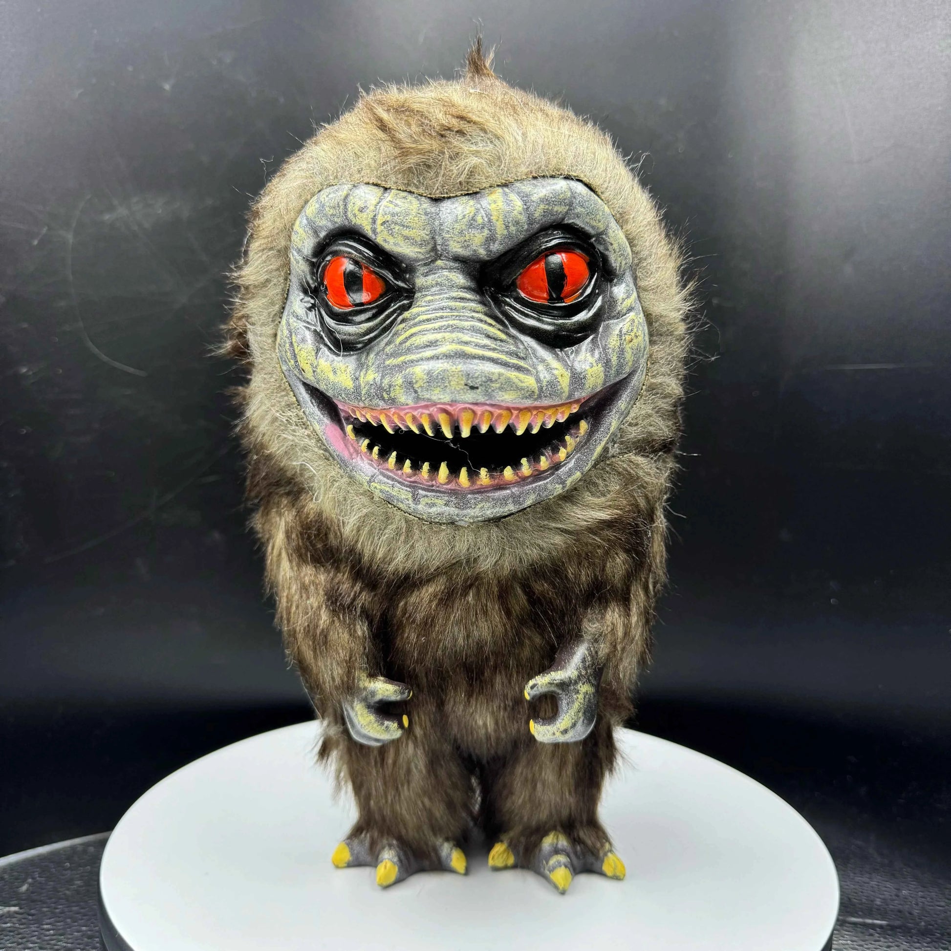 Critters Retro Horror Monster Plush Toy Horror Design With Glowing Red Eyes Ideal For Halloween Decor & Collector Gifts