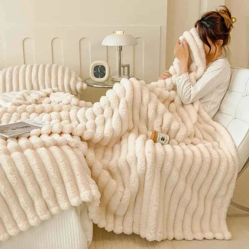 Luxurious Super Soft Faux Rabbit Fur Blanket - Warm & Cozy Throw for Couch, Bed & Travel - Versatile All-Season Gift