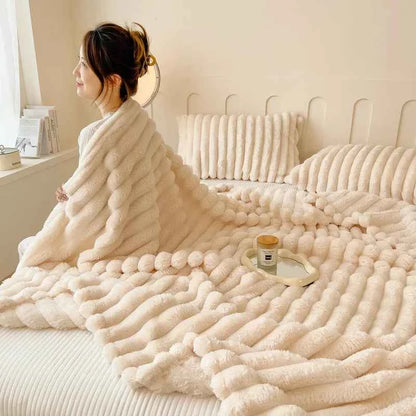 Luxurious Super Soft Faux Rabbit Fur Blanket - Warm & Cozy Throw for Couch, Bed & Travel - Versatile All-Season Gift