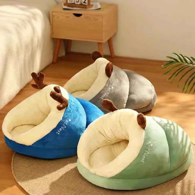 Cute Slippers Shaped Dog Bed (Up to 23.6 in) - Warm Breathable Small Dog Kennel