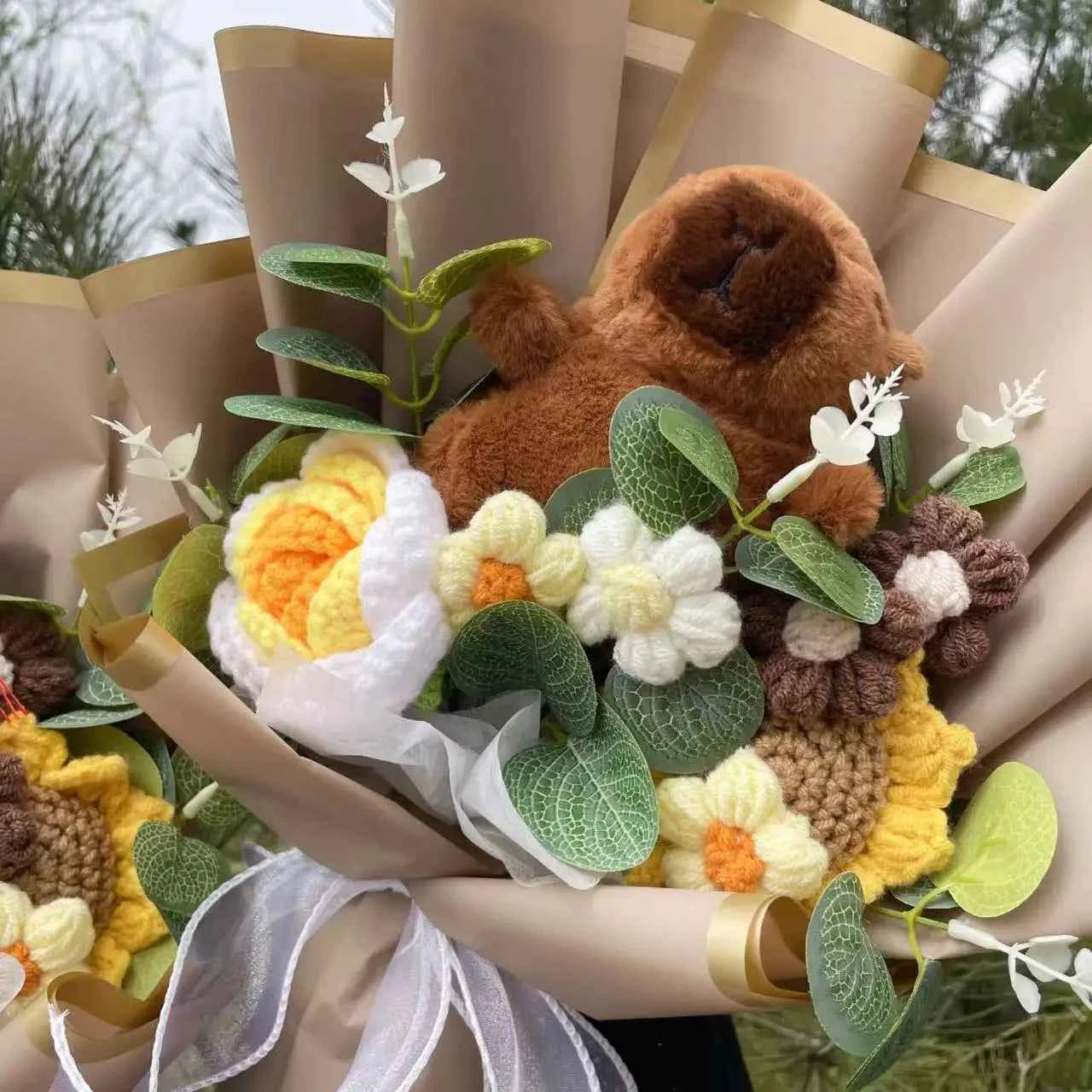 Kawaii Capybara Plush Bouquet (13.8 in) - Crochet Roses/Sunflowers Creative Gift